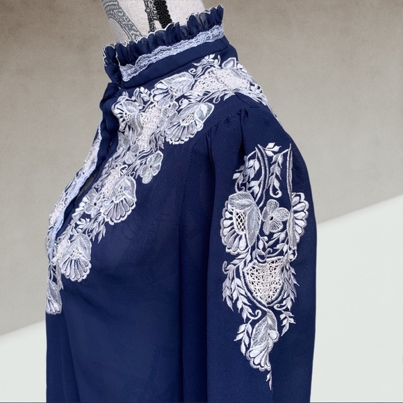 Victorian embroidered blouse MEDIUM - Picture 2 of 6